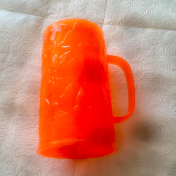 🔥2/$20🔥Double Wall Gel Freezer Orange Mug
Flower Design - Picture 2 of 7